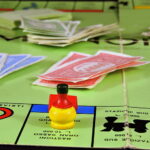 ¿Qué se hace con el impuesto sobre la renta en el Monopoly?