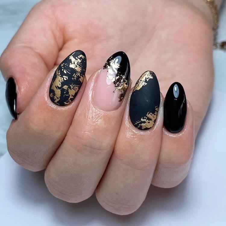 16 Diseños de uñas negros y dorados absolutamente hermosos - 9 - julio 6, 2022
