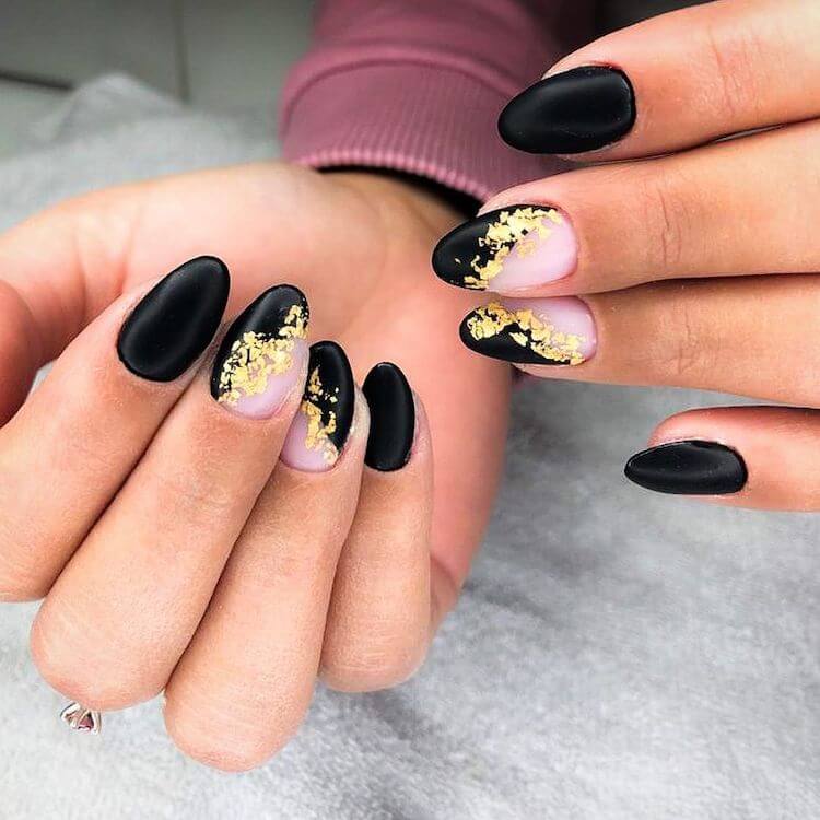 16 Diseños de uñas negros y dorados absolutamente hermosos - 15 - julio 6, 2022