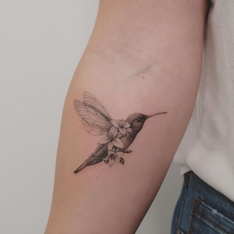 18 Tatuajes de colibríes para provocar alegría en tu vida - 25 - julio 4, 2022