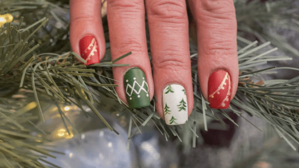 16 Diseños festivos de uñas de invierno para Navidad - 119 - junio 16, 2022