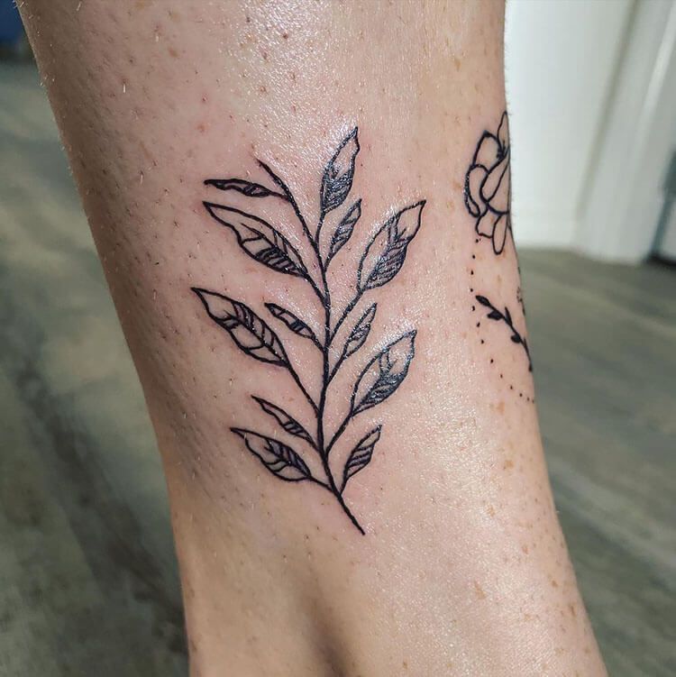 20 Hermosas ideas de tatuaje de piernas para mujeres - 23 - octubre 9, 2022