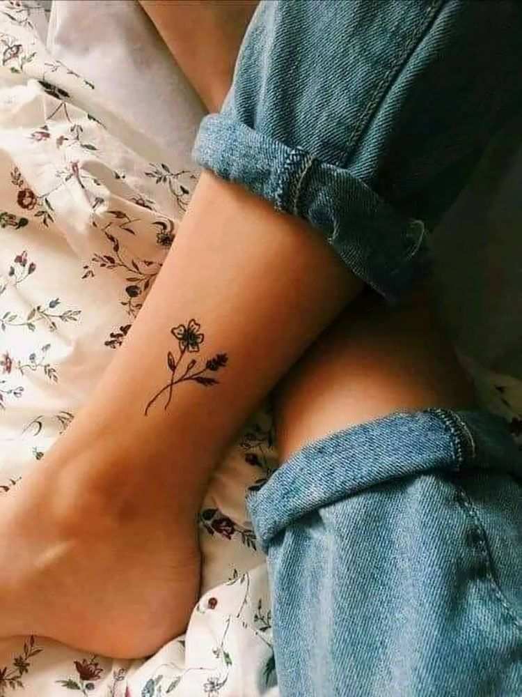 20 ideas de tatuaje lindas y pequeñas para mujeres - 13 - julio 4, 2022