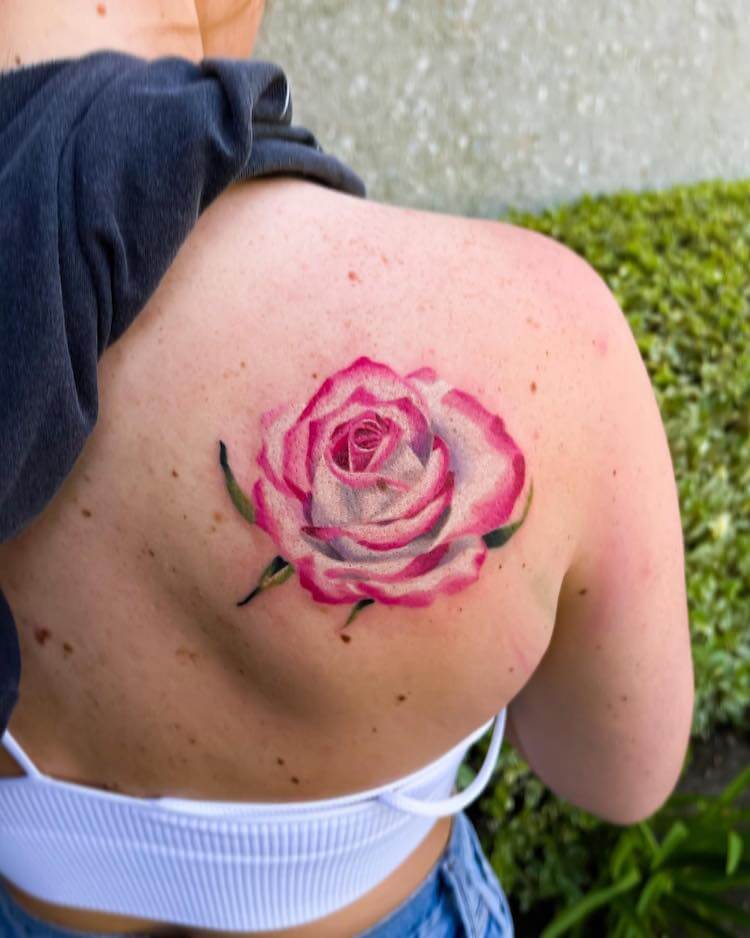 17 Impresionantes diseños de tatuajes de rosas para mujeres - 25 - julio 4, 2022