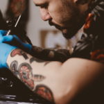 Cómo elegir el artista del tatuaje correcto