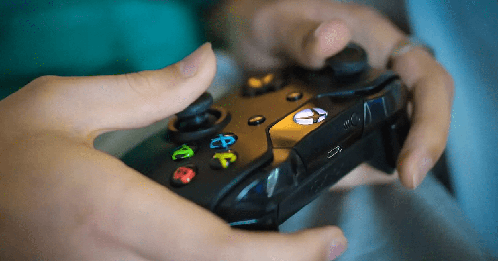¿Cómo conectar el controlador Xbox One y el controlador de la serie Xbox?