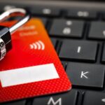 ¿Cómo eliminar de manera segura una tarjeta de crédito de metal?