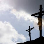 ¿Qué significado tiene de tres cruces juntas?