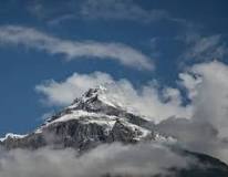 ¿Qué es bastante más alto el Monte Everest o el Himalaya?