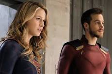 ¿Quién es la pareja de Supergirl en la serie?
