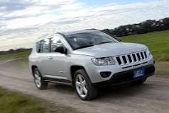 ¿Cuántos kilómetros por litro da una Jeep Compass 2012?