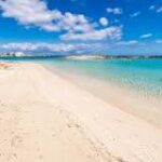 Explore la Playa de Es Pujols en Formentera