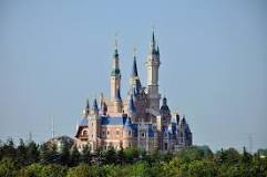 ¿Cuándo se inauguró Disney Shanghai?