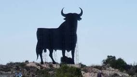 ¿Qué es lo que significa el toro negrito en las carreteras de España?