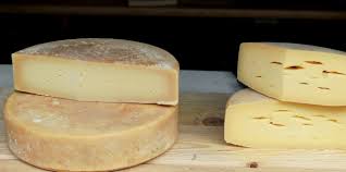 ¿Qué queso es alto en proteína y bajo en grasa?