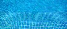 como sostener limpia el agua de una piscina sin filtro