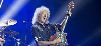 ¿Qué instrumento musical tocaba Roger Taylor en Queen?