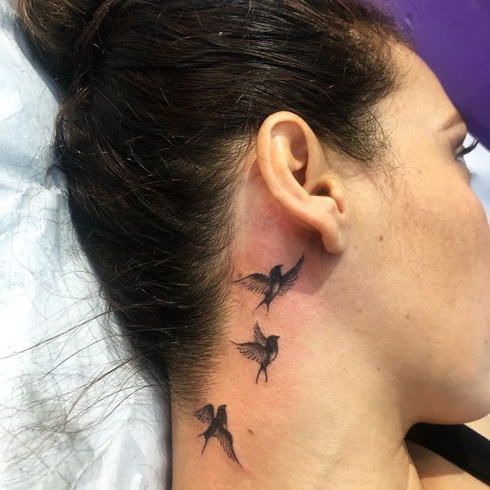 Echa un vistazo a 65 imágenes de tatuajes en el cuello femenino - 17 - enero 24, 2023