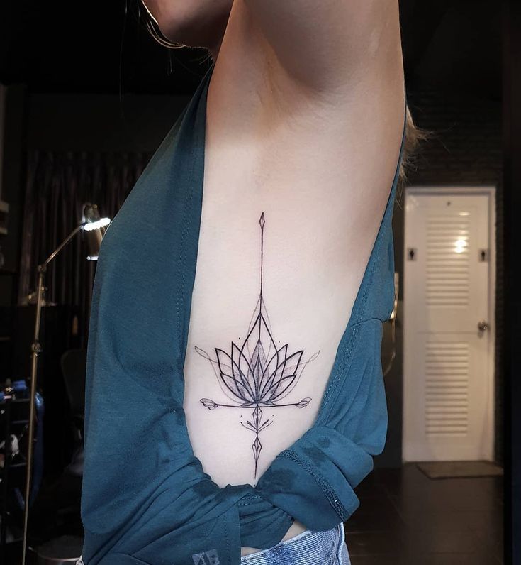 Tatuaje de flor de loto: ¡significado y diseños de tomar el aliento! - 57 - enero 24, 2023