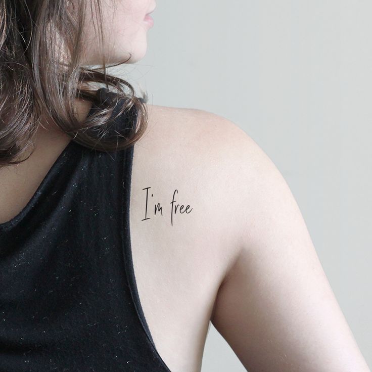 Tatuaje minimalista: ¡45 sugerencias para quien busca inspiración! - 93 - enero 24, 2023