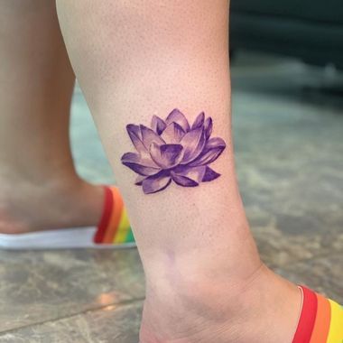 Tatuaje de flor de loto: ¡significado y diseños de tomar el aliento! - 27 - enero 24, 2023