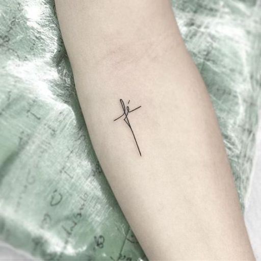 Tatuaje de cruz: mira diseños que reflejan fe y esperanza - 7 - enero 25, 2023
