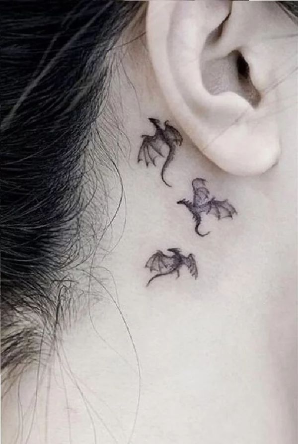 Echa un vistazo a 65 imágenes de tatuajes en el cuello femenino - 45 - enero 24, 2023