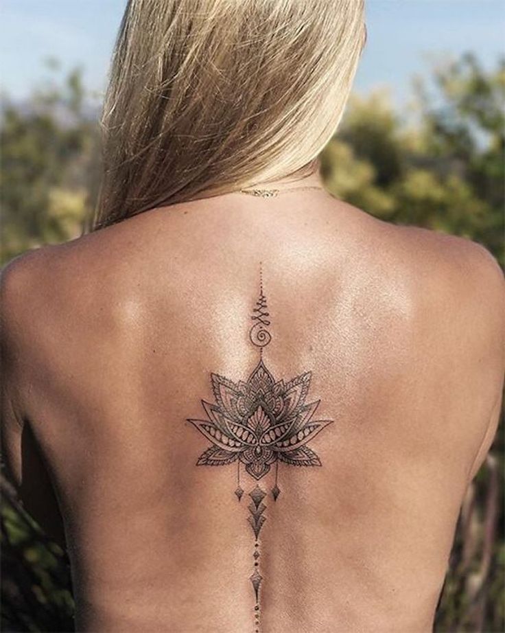 Tatuaje de flor de loto: ¡significado y diseños de tomar el aliento! - 47 - enero 24, 2023