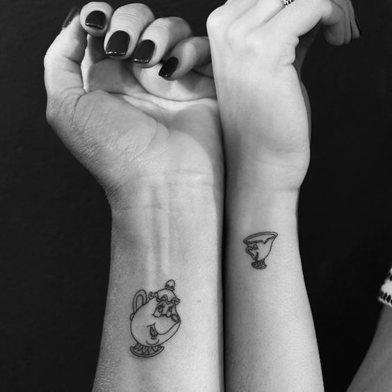 Tatuaje madre e hija: ¡30 inspiraciones para marcar ese amor en la piel! - 45 - enero 24, 2023