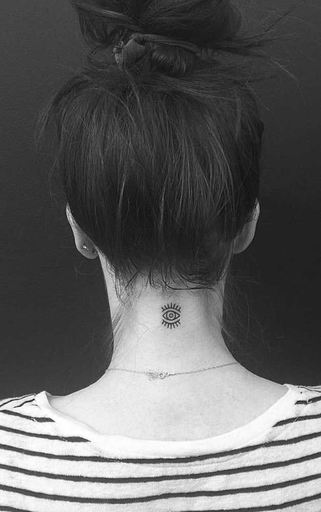 Echa un vistazo a 65 imágenes de tatuajes en el cuello femenino - 63 - enero 24, 2023