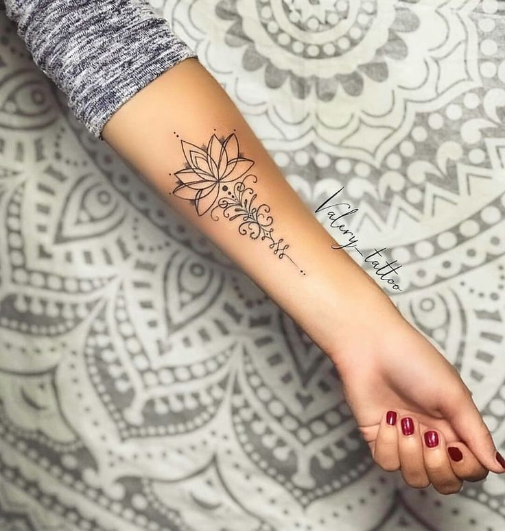 Tatuaje de flor de loto: ¡significado y diseños de tomar el aliento! - 39 - enero 24, 2023