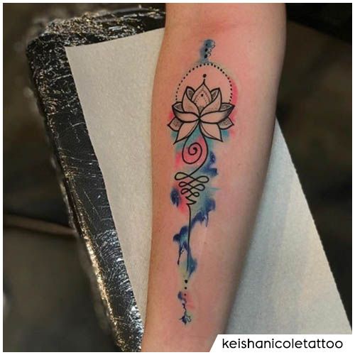 Tatuaje de flor de loto: ¡significado y diseños de tomar el aliento! - 37 - enero 24, 2023
