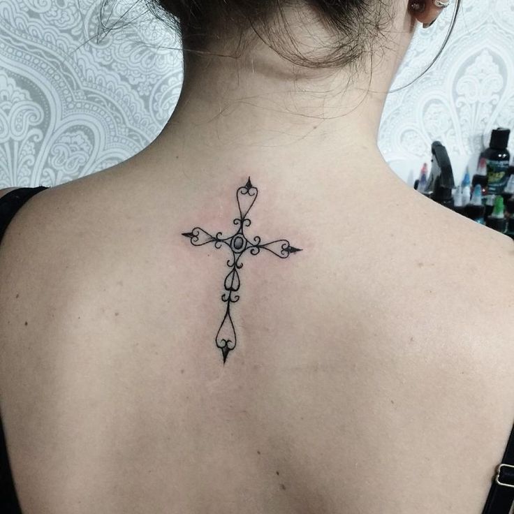 Tatuaje de cruz: mira diseños que reflejan fe y esperanza - 41 - enero 25, 2023
