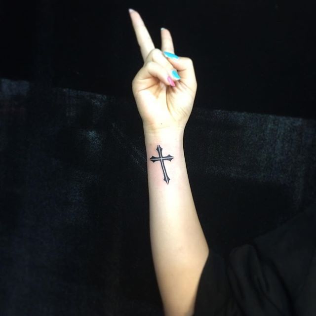 Tatuaje de cruz: mira diseños que reflejan fe y esperanza - 35 - enero 25, 2023