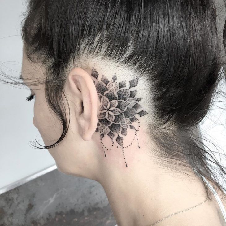 Echa un vistazo a 65 imágenes de tatuajes en el cuello femenino - 19 - enero 24, 2023
