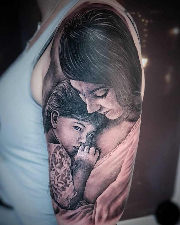 Tatuaje madre e hija: ¡30 inspiraciones para marcar ese amor en la piel! - 15 - enero 24, 2023