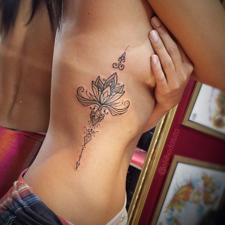 Tatuaje de flor de loto: ¡significado y diseños de tomar el aliento! - 59 - enero 24, 2023