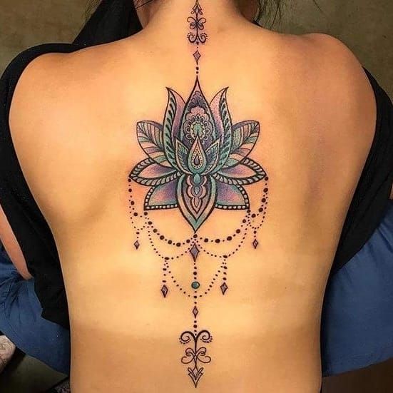 Tatuaje de flor de loto: ¡significado y diseños de tomar el aliento! - 45 - enero 24, 2023