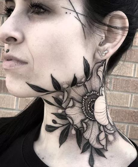Echa un vistazo a 65 imágenes de tatuajes en el cuello femenino - 83 - enero 24, 2023