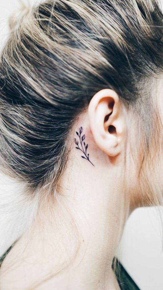 Echa un vistazo a 65 imágenes de tatuajes en el cuello femenino - 51 - enero 24, 2023