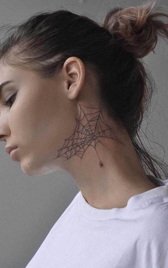 Echa un vistazo a 65 imágenes de tatuajes en el cuello femenino - 13 - enero 24, 2023