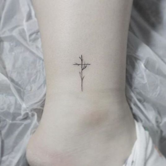 Tatuaje de cruz: mira diseños que reflejan fe y esperanza - 11 - enero 25, 2023