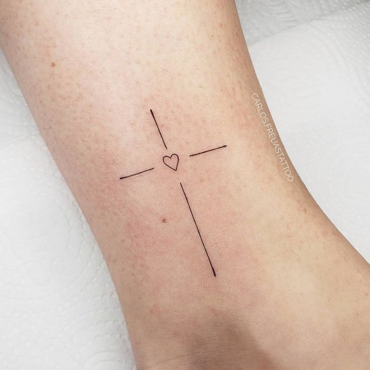 Tatuaje de cruz: mira diseños que reflejan fe y esperanza - 53 - enero 25, 2023