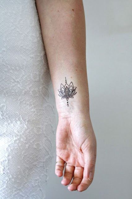 Tatuaje de flor de loto: ¡significado y diseños de tomar el aliento! - 9 - enero 24, 2023