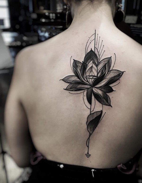 Tatuaje de flor de loto: ¡significado y diseños de tomar el aliento! - 43 - enero 24, 2023