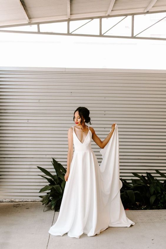 40 Vestidos de novia sencillos y elegantes para arrasar - 79 - enero 29, 2023