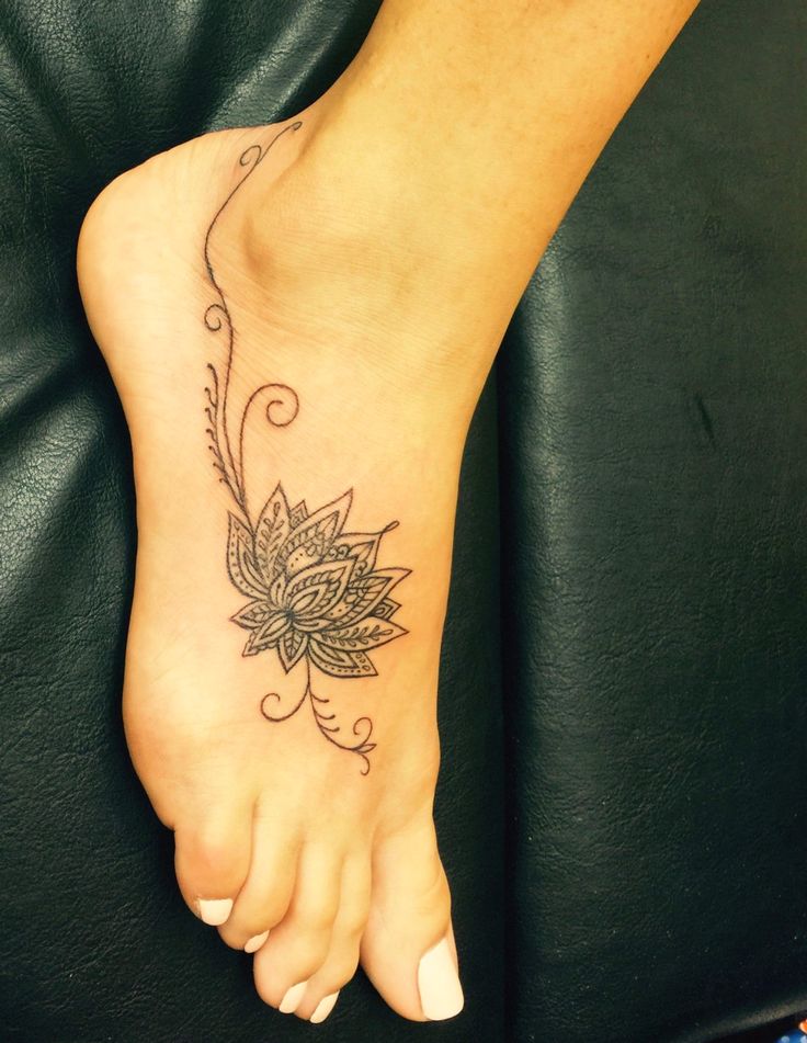 Tatuaje de flor de loto: ¡significado y diseños de tomar el aliento! - 71 - enero 24, 2023