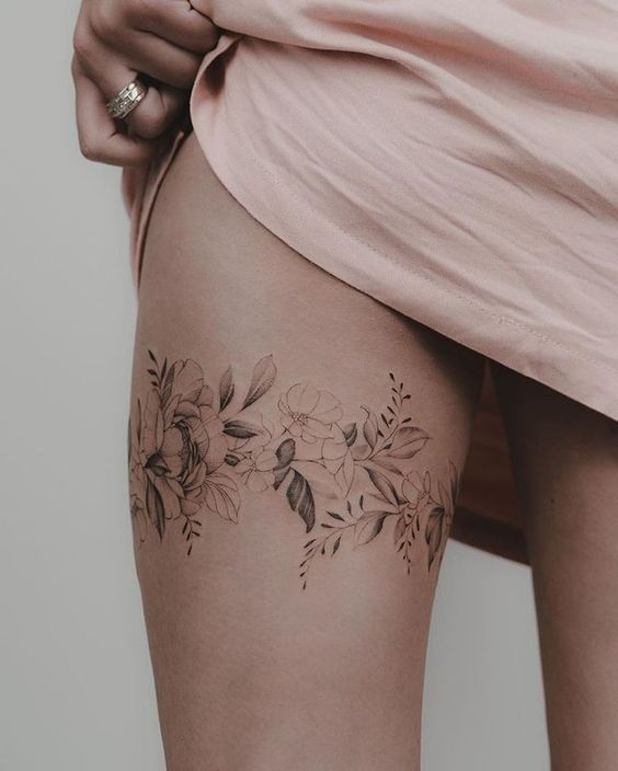 Tatuaje femenino en la pierna: ¡consulta ideas increíbles! - 11 - enero 24, 2023