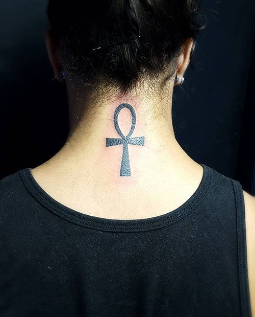 Echa un vistazo a 65 imágenes de tatuajes en el cuello femenino - 123 - enero 24, 2023