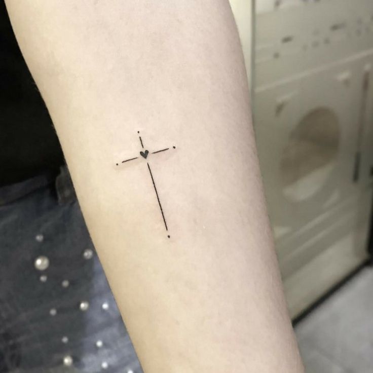 Tatuaje de cruz: mira diseños que reflejan fe y esperanza - 9 - enero 25, 2023